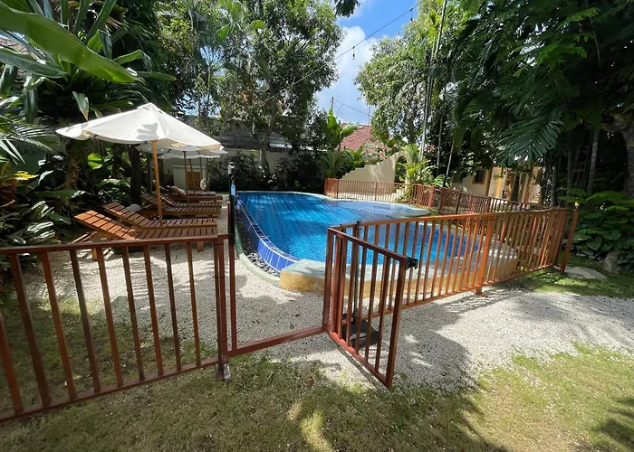Villa Meraki, 6Br, Incl Breakfast, Heart Of Seminyak, Walking Distance To Restaurants, Bars And Shops, Tropical Garden