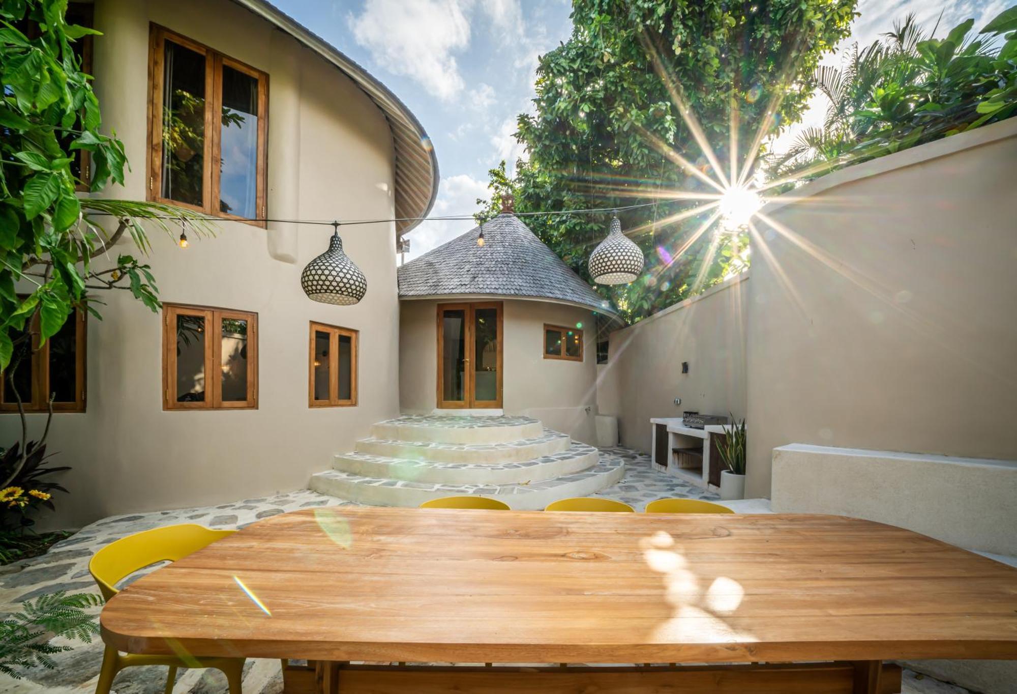 Villa Meraki, 6br, Incl Breakfast, Heart Of Seminyak, Walking Distance To Restaurants, Bars And Shops, Tropical Garden