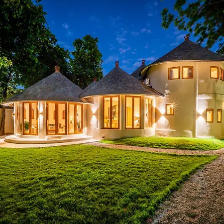 Villa Meraki, 6Br, Incl Breakfast, Heart Of Seminyak, Walking Distance To Restaurants, Bars And Shops, Tropical Garden Exterior photo